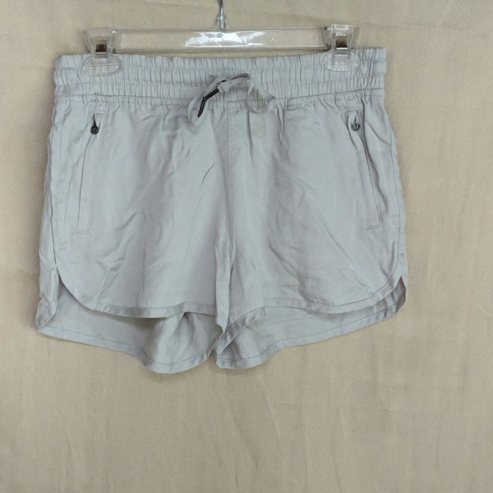 Lululemon casual shorts size 6
